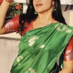 Raveena Daha Instagram - Azhagu enabadhu nitchayam .....😍😍✨✨💙💙 Saree from: @aatwos ✨ #feelitreelit #raveena #raveenadaha