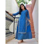 Raveena Daha Instagram - விழியோடு விழி பேச.... விரலோடு விரல் பேச... . வேறு என்ன பேச?? 💙🥺 Beautiful kurti top from : @youth_fashions_ 😍 In lovveeee with this dressss 💙🦋 #raveena #raveenadaha