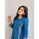 Raveena Daha Instagram - விழியோடு விழி பேச.... விரலோடு விரல் பேச... . வேறு என்ன பேச?? 💙🥺 Beautiful kurti top from : @youth_fashions_ 😍 In lovveeee with this dressss 💙🦋 #raveena #raveenadaha