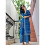 Raveena Daha Instagram – விழியோடு விழி பேச….
விரலோடு விரல் பேச… .
வேறு என்ன பேச?? 💙🥺

Beautiful kurti top from : @youth_fashions_ 😍
In lovveeee with this dressss 💙🦋

#raveena #raveenadaha