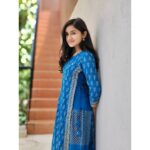 Raveena Daha Instagram - விழியோடு விழி பேச.... விரலோடு விரல் பேச... . வேறு என்ன பேச?? 💙🥺 Beautiful kurti top from : @youth_fashions_ 😍 In lovveeee with this dressss 💙🦋 #raveena #raveenadaha