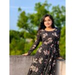 Raveena Daha Instagram – இது மாற்றமா ?தடுமாற்றமா ?
என் நெஞ்சிலே 
பனி மூட்டமா.. 🤍💙🤍

Beautiful long gown from : @fashion_fit_women 😍🖤 

#raveena #raveenadaha