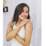 Raveena Daha Instagram – உன் விரல் பிடித்திடும் வரம் ஒன்று
கிடைக்க உயிருடன் வாழ்கிறேன்
நானடி 🦋🥺💙

Outfit from: @svfashions_ 😍✨💙

#raveena #raveenadaha