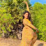 Raveena Daha Instagram - ☀️🌿💛 Beautiful outfit from @select_a_style_onlinestore #raveena #raveenadaha #reel #love #sun