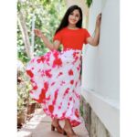 Raveena Daha Instagram - இருளில் கண்ணீரும் எதற்கு ...மடியில் கண்மூட வா❣️ அழகே இந்த சோகம் எதற்கு ..நான் உன் தாயும் அல்லவா? 💙💙 Outfit from: @shine_make_shopping 😍❣️ #raveena #raveenadaha