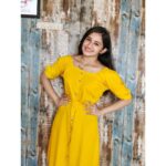 Raveena Daha Instagram - இரவும் பகலும் என்னை வாட்டினான் இதயம் அவன் பெயரில் மாற்றினான் 💯💙🦋 Super cute and comfy frock from : @classy_mart_001 😍🦋 #raveena #raveenadaha