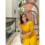 Raveena Daha Instagram - இரவும் பகலும் என்னை வாட்டினான் இதயம் அவன் பெயரில் மாற்றினான் 💯💙🦋 Super cute and comfy frock from : @classy_mart_001 😍🦋 #raveena #raveenadaha