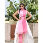 Raveena Daha Instagram – என் அதிகாலை உன் முகம் பார்த்து தினம் எழ வேண்டும். 💙🥺💯

Cuteeee frock from:@sathyacollection1112 🥰

#raveena #raveenadaha