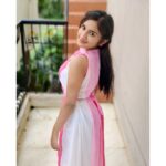 Raveena Daha Instagram – என் அதிகாலை உன் முகம் பார்த்து தினம் எழ வேண்டும். 💙🥺💯

Cuteeee frock from:@sathyacollection1112 🥰

#raveena #raveenadaha
