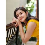 Raveena Daha Instagram – நீ கண் தொட்டு
கடந்திடும் காற்றோ..
இல்லை கனவில்
நான் கேட்க்கும் பாட்டோ.. 
இது உறவோ இல்லை பரிவோ?💙💙

Kurthi top from: @anushashoppingzone ❤️

#raveena #raveenadaha
