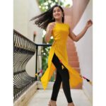 Raveena Daha Instagram – நீ கண் தொட்டு
கடந்திடும் காற்றோ..
இல்லை கனவில்
நான் கேட்க்கும் பாட்டோ.. 
இது உறவோ இல்லை பரிவோ?💙💙

Kurthi top from: @anushashoppingzone ❤️

#raveena #raveenadaha