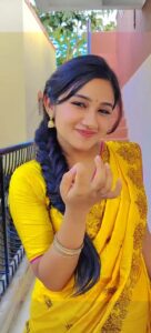 Raveena Daha Instagram - Kadhal vandhale ipd dhaan😂😂💙💙 #raveena #raveenadaha #reelit