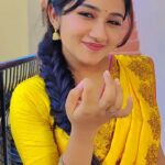 Raveena Daha Instagram - Kadhal vandhale ipd dhaan😂😂💙💙 #raveena #raveenadaha #reelit