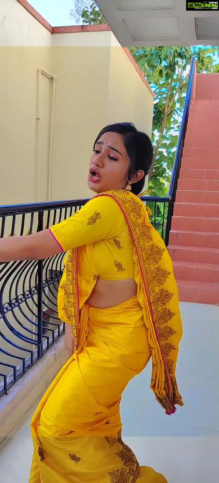 Raveena Daha Instagram - Siriche ellarum gaali mamaaa😂😂 #raveena #raveenadaha #dance