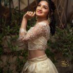 Raveena Daha Instagram - 🤍🤎🤍 Hair and makeup: @thanushiya_bridal_studio 😍 ... Shot by : @diwahar_photography @diwa_har 🔥 .. Outfit: @faamysfashions 🥀 .. Jewel:@chennai_jazz 🤩 .. #raveena #raveenadaha