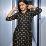 Raveena Daha Instagram - உன்னாலே எந்நாளும் என் ஜீவன் வாழுதே💙💙💙 Outfit from: @essentials_cart_ 🖤❤️ Shot by : 📸 @_avianbu_