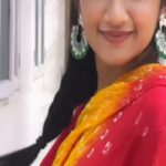 Raveena Daha Instagram - Office lovesu song😍😍 @niru.vaish ✨🤩 That makku ponnu 😏😌 #raveena #raveenadaha #officeloves #niruvaish