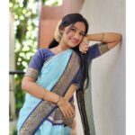 Raveena Daha Instagram - விழிகளை மூடினால் உன் முகம் பார்க்கிறேன் 💙🥰 Saree from: @the_cupid_fashions ❤️ #raveena #raveenadaha