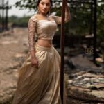 Raveena Daha Instagram - 🤍🤎🤍 Hair and makeup: @thanushiya_bridal_studio 😍 ... Shot by : @diwahar_photography @diwa_har 🔥 .. Outfit: @faamysfashions 🥀 .. Jewel:@chennai_jazz 🤩 .. #raveena #raveenadaha