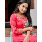 Raveena Daha Instagram - Naan 4th picture la hai soldren ah illa bye soldren ah nu sollunga paapom🤭🤭 Outfit from :@zaksproducts 🤩 #raveena #raveenadaha