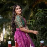 Raveena Daha Instagram - நீயே.... இரவும் பகலும் நீயே 💙💙 Makeup &hair:@chinsup_makeoverz Photographer:@padman_photography Outfit:@adhiktha_by_sn Jewellery:@vivahbridalcollections Location:@avmgarden AVM Gardens
