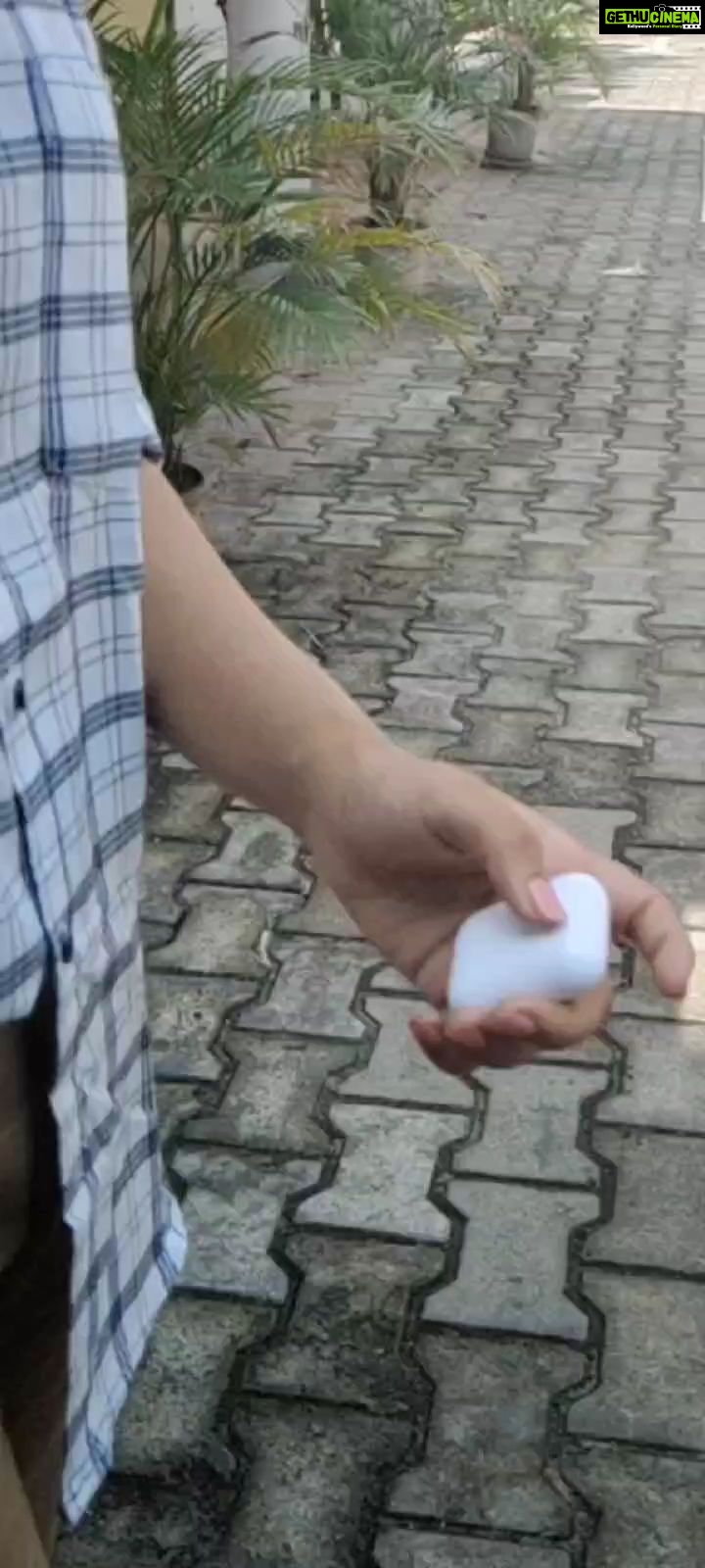 Raveena Daha Instagram - Pombala JD sir naanuπππ Thanks @at_4u_gadgets_ For amazing Watch and airpods.. Really I like ur products vry much.. Guys do check @at_4u_gadgets_ for all type of gadgets.. 40-50% offers u can avail at @at_4u_gadgets_ don't miss.. Vc: @syammohan507 π #raveena #raveenadaha