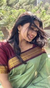 Raveena Daha Instagram - 🥰💚🥰 Saree from @kaithari_nesavu_sarees ❤️‍🔥 #raveena #raveenadaha #reelitfeelit