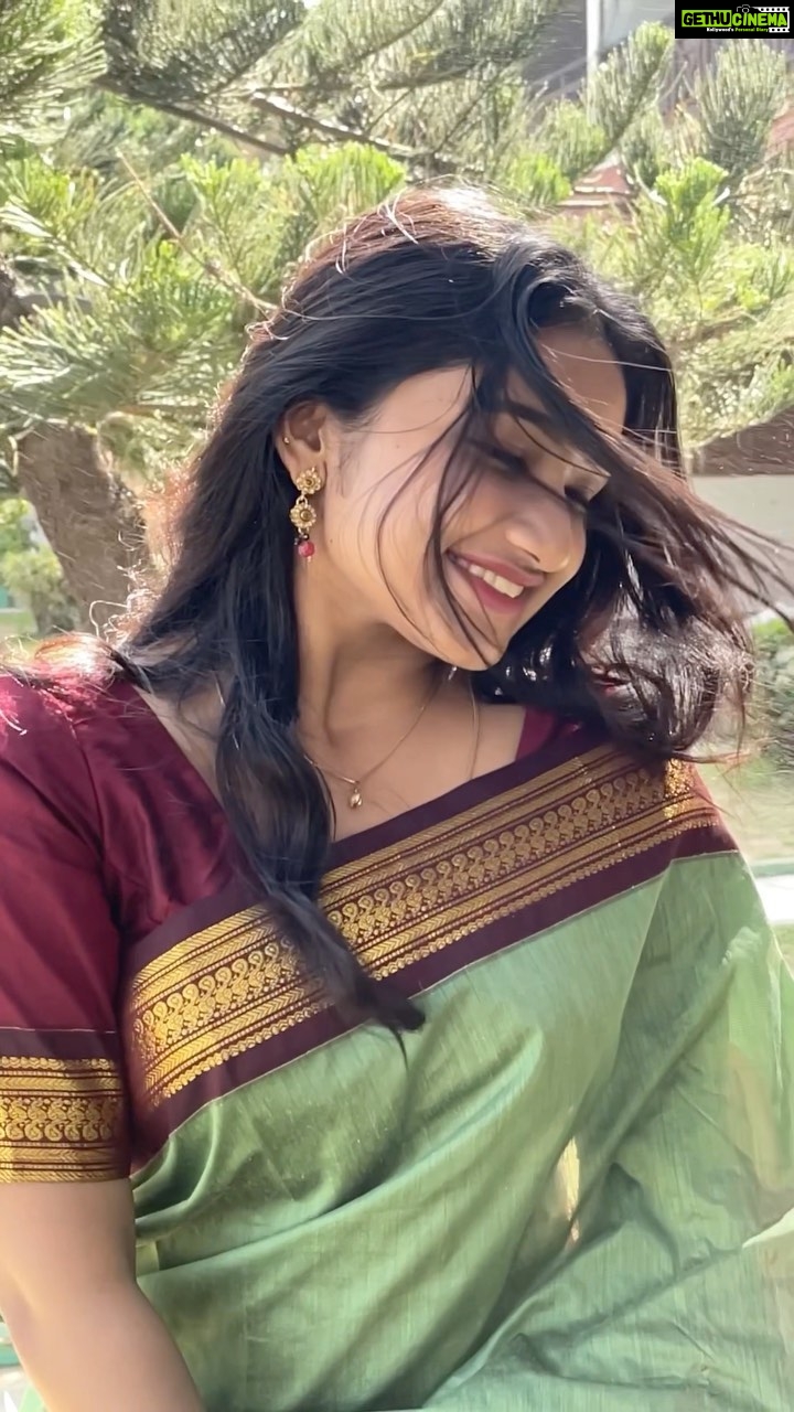 Raveena Daha Instagram - 🥰💚🥰 Saree from @kaithari_nesavu_sarees ❤️‍🔥 #raveena #raveenadaha #reelitfeelit