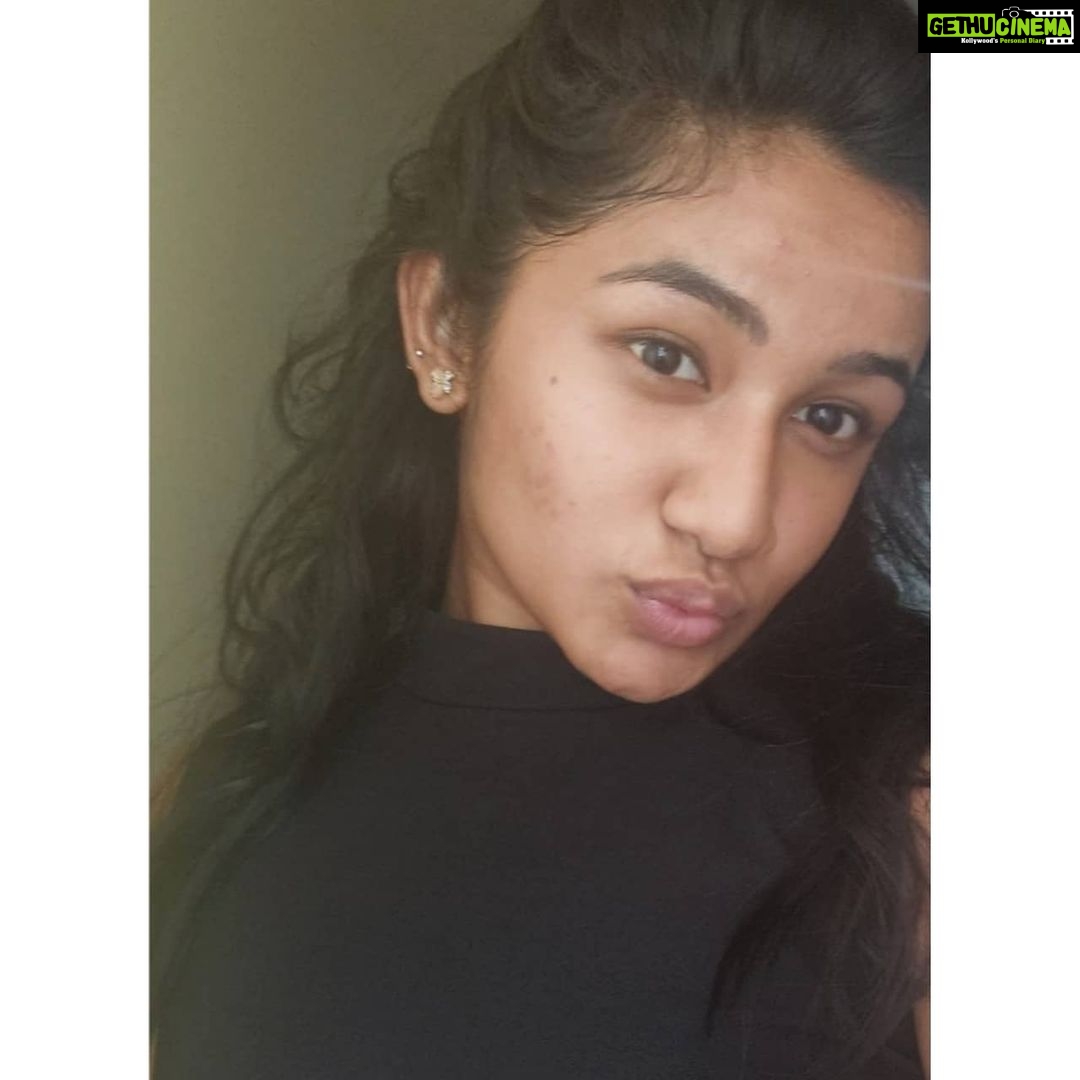 Raveena Daha Instagram - Just a casual selfie amid dance practice 🩰 #bareskin #nomakeup #nofilter