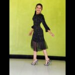 Raveena Daha Instagram - உன்னை தாண்டி போகும் போது வீசும் காற்றின் வீச்சு வேறு. 🖤❤️ Outfit from:@classic_collections_for_you 😍 #raveena #raveenadaha