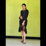 Raveena Daha Instagram - உன்னை தாண்டி போகும் போது வீசும் காற்றின் வீச்சு வேறு. 🖤❤️ Outfit from:@classic_collections_for_you 😍 #raveena #raveenadaha