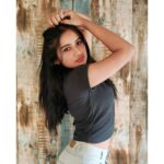 Raveena Daha Instagram - நீ தொட தொட நானும் பூவாய் மலர்ந்தேன் ‌💙☺️ Crop top from: @trendingstyle20 🥰 #raveena #raveenadaha