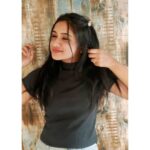 Raveena Daha Instagram - நீ தொட தொட நானும் பூவாய் மலர்ந்தேன் ‌💙☺️ Crop top from: @trendingstyle20 🥰 #raveena #raveenadaha