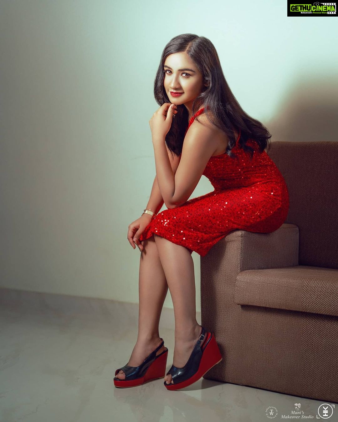 Raveena Daha Instagram - 🥵🦞♥️ Outfit from:@delight_ethnic_wear❤️ Shot by :@harikumar.gk😊 MUA: @manis_makeover__ 🥰 Thanks to: @welcome_talents 🥀 Assistant: @amitheapen🖤