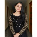 Raveena Daha Instagram - கண்ணில் எழுதும் கண்மை நிறமே 🖤 Outfit from:@bhuwi_collectionss 😍 #raveena #raveenadaha