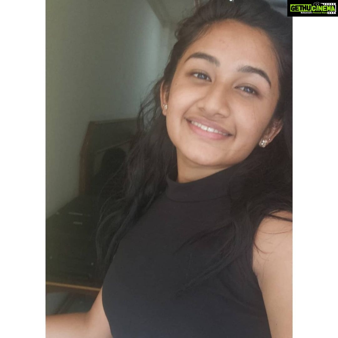 Raveena Daha Instagram - Just a casual selfie amid dance practice 🩰 #bareskin #nomakeup #nofilter
