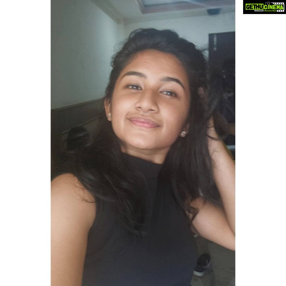 Raveena Daha Instagram - Just a casual selfie amid dance practice 🩰 #bareskin #nomakeup #nofilter