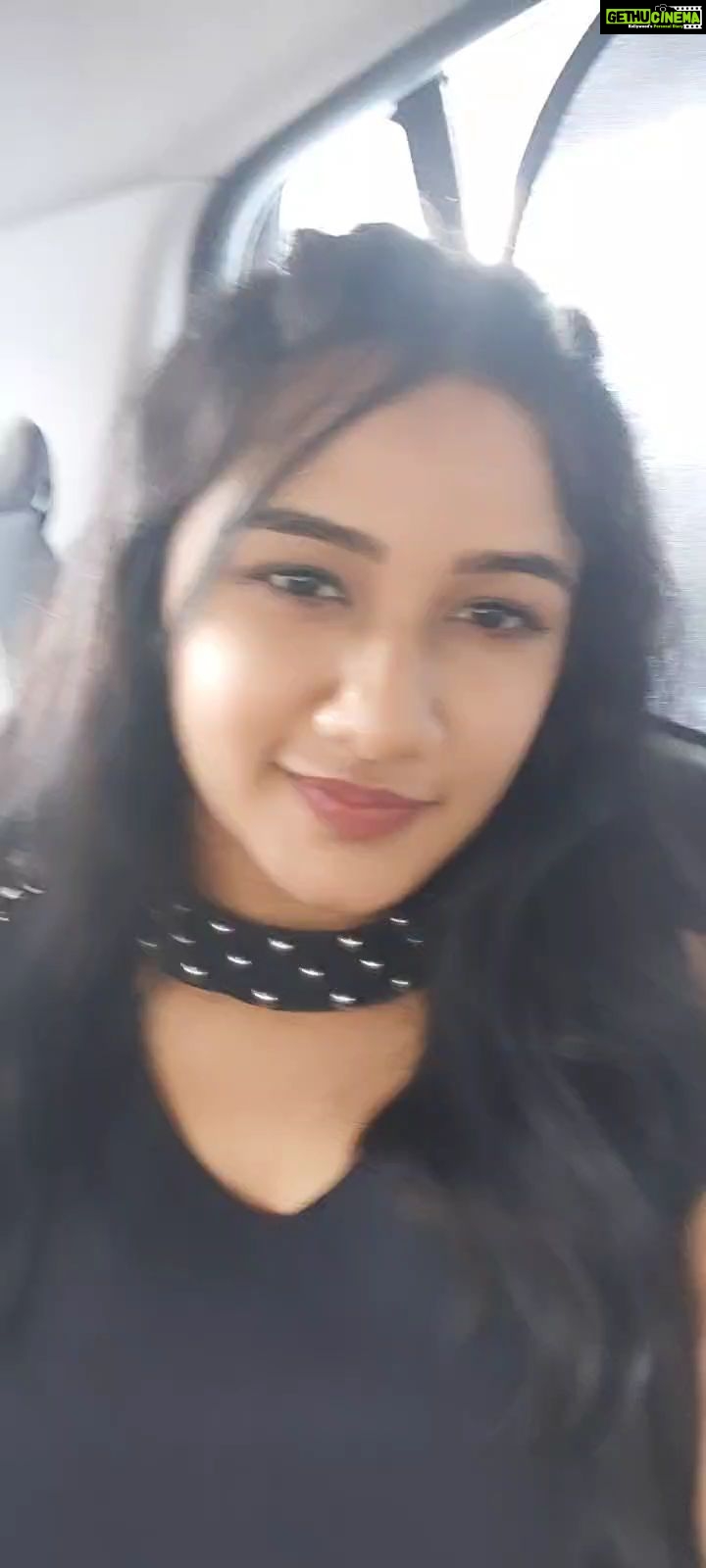 Raveena Daha Instagram - Kaanadha kangalai kaana vandhen💙 (Chumma traveling la oru reels 😂)