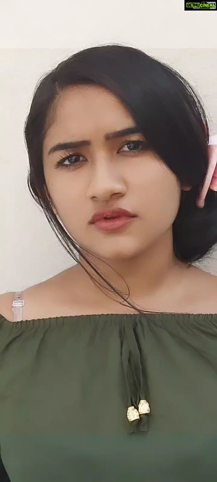 Raveena Daha Instagram - Endha rylics nokki irikinadhu😂😂 #malayalam