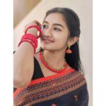 Raveena Daha Instagram - காதலே என் காதலே என்னை என்ன செய்யப் போகிறாய் 🤭💙 Accessories from : @sparkle_zone_ 😍😍 Best silk thread jewelry ❤️💯✨ (Enna seiyya poranga nu comment la soldravan ellam vazhka poora single ah dhaan saavan 🤣)