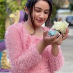 Raveena Daha Instagram - 🌸🖤🌸 Cute top from @dresshousee_ Scrunchies from @dresshousee_ 🎀 #raveena #raveenadaha