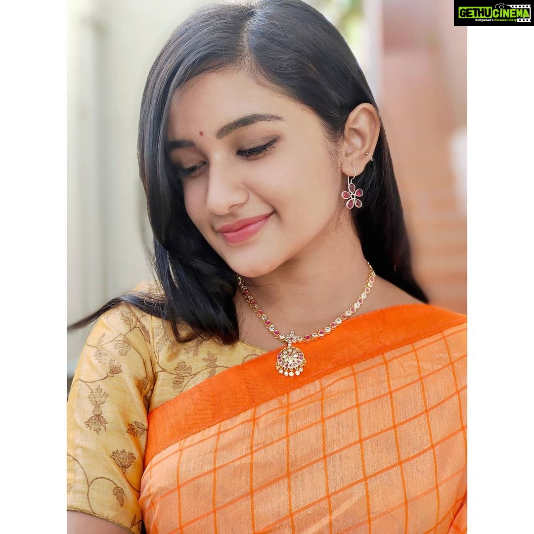 Raveena Daha Instagram - Everyone has a story, everyone has a journey, and no two are ever the same. Your jewelry should be exactly the same. Handmade, hand-set, and never the same 😉❤️ Ruby neckpiece from:@histyle_collections 💎