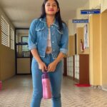 Raveena Daha Instagram - I trust my @vayaindia Drynk Max for keeping me hydrated in style this summer! Insulated, it is perfect for carrying my cold water. Available in beautiful colours, the insulated bottle also comes with 3 different types of lids. #vayaindia #vayadrynk #insulatedflask #raveena #raveenadaha