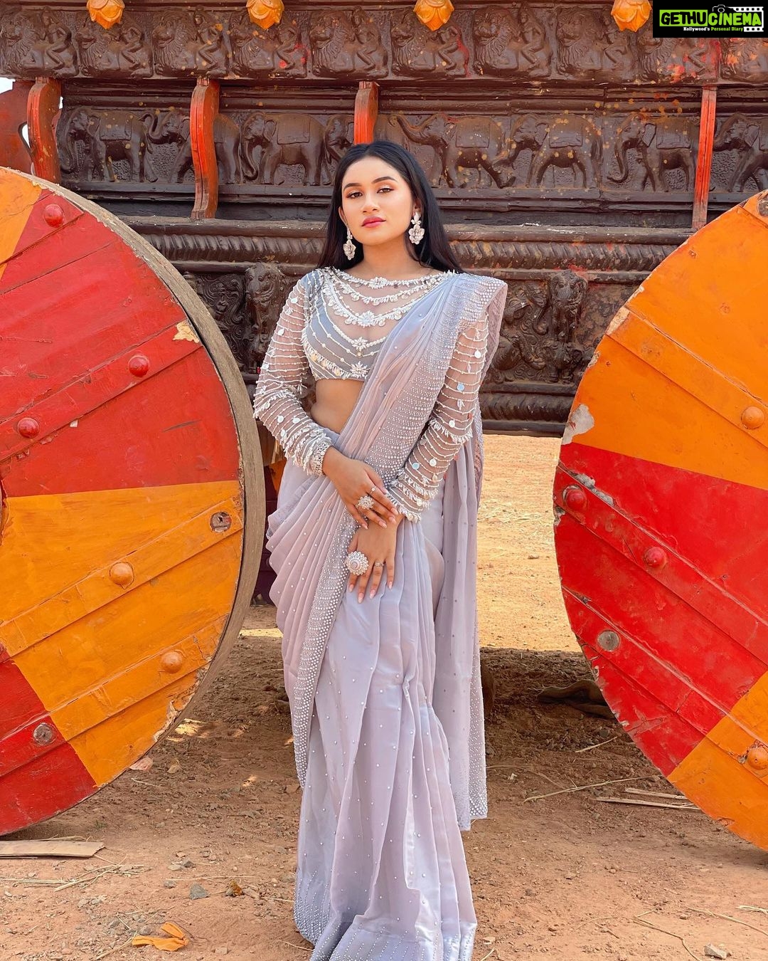 Raveena Daha Instagram - My look for 7th annual vijay television awards π€β¨ Jewellery @chennai_jazz π€©π Blouse @tweety_threads π Real hair extension @daextensionzz π±ββοΈ Makeup @nikvika_bridal_makeover π #raveena #raveenadaha