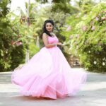 Raveena Daha Instagram – 💮💮👸💮💮

photoshoot with video shoot in Cinderella concept
mua & hair do : @mithras_bb_academy 
@actress_bharathanaidu_official 
@priyazdreammakeover (hairdo)
photography: @shagulphotography 
video & edit : @cuts_shelton 
jewellery: @luxefashion_jewellery @chennai_jazz 
costume: @lakshana_designer_studio