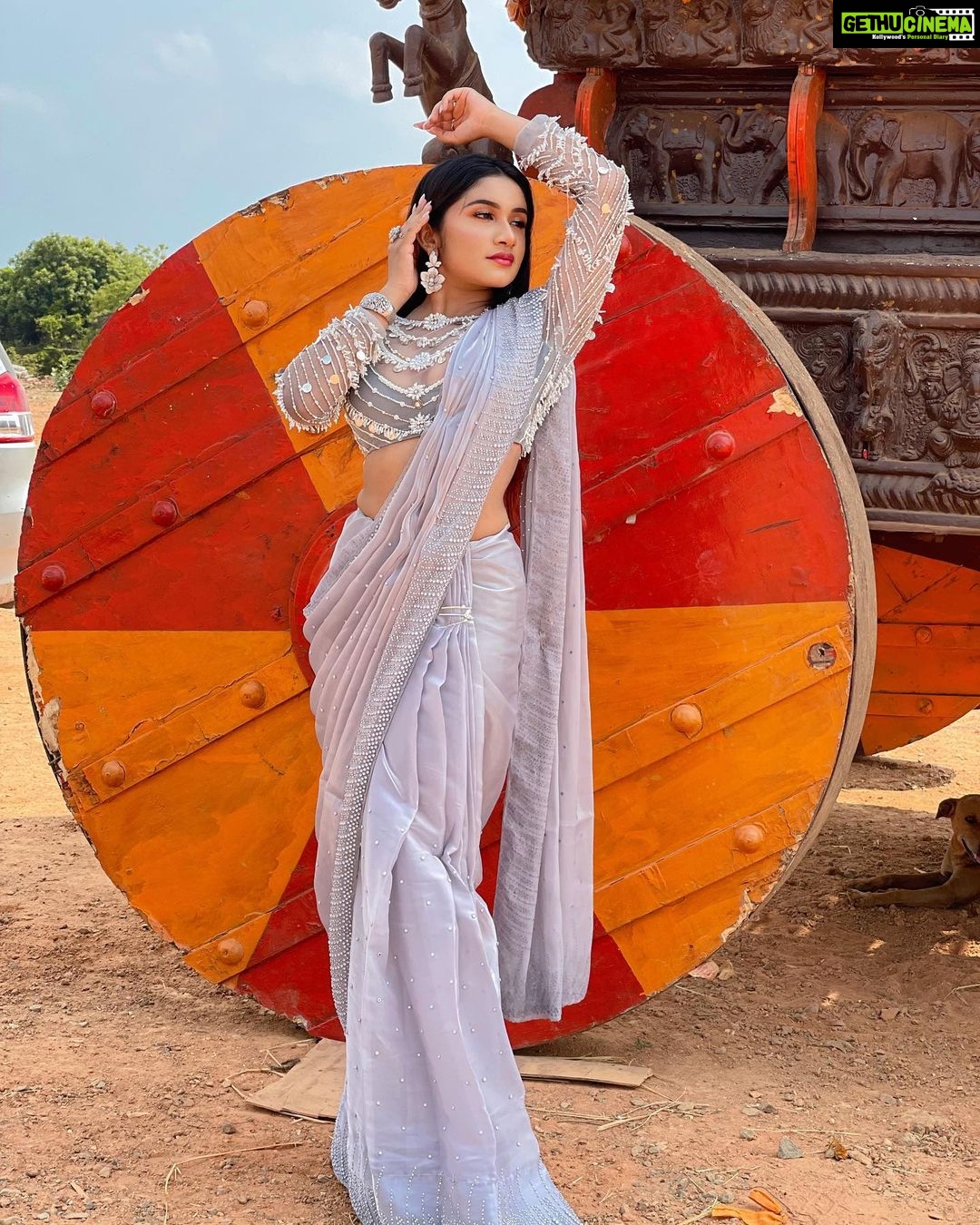 Raveena Daha Instagram - My look for 7th annual vijay television awards π€β¨ Jewellery @chennai_jazz π€©π Blouse @tweety_threads π Real hair extension @daextensionzz π±ββοΈ Makeup @nikvika_bridal_makeover π #raveena #raveenadaha