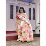 Raveena Daha Instagram - Merry Christmas 🎄⛄ Gorgeous Lehenga from:@she_vibess 😍 Also get 10% off on your first order using my code SHE_RAVEENA 😍 Jewellery from:@esha_sparks_n_glitters 😍