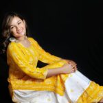 Raveena Daha Instagram - உருவங்கள் எல்லாம் உடல் விட்டு போகும், உள்ளத்தின் காதல் சாகாதடா💯❤️ Outfit from:@resul_collections ❤️