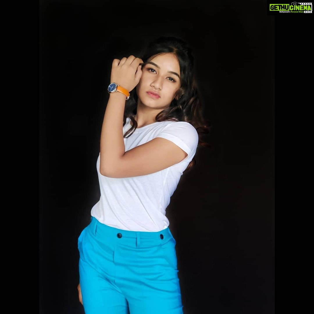 Raveena Daha Instagram - सफर खूबसूरत है मंजिल से भी 💯❤️ Wearing:@diya_unique_collection ❤️ #raveena #raveenadaha