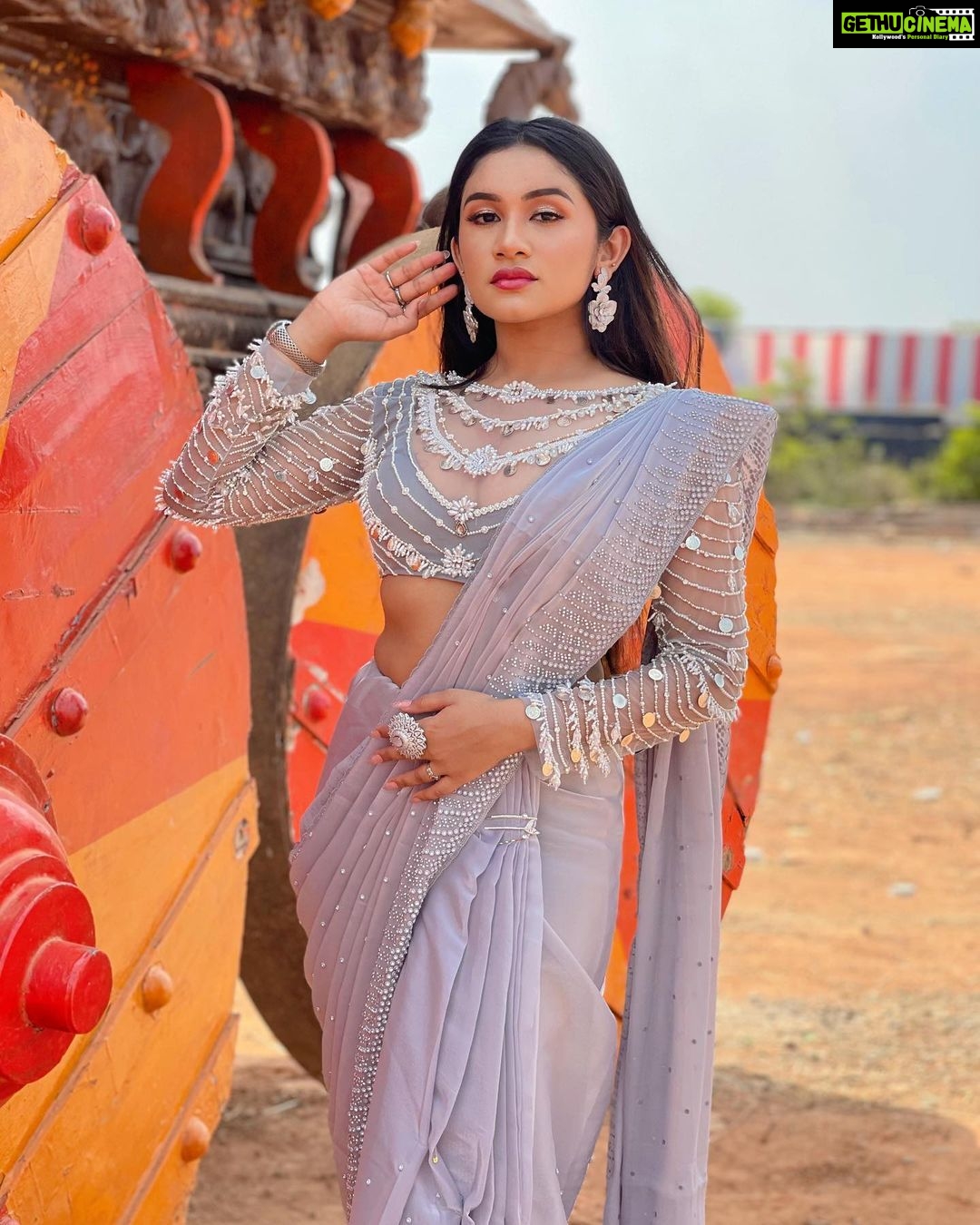 Raveena Daha Instagram - My look for 7th annual vijay television awards π€β¨ Jewellery @chennai_jazz π€©π Blouse @tweety_threads π Real hair extension @daextensionzz π±ββοΈ Makeup @nikvika_bridal_makeover π #raveena #raveenadaha